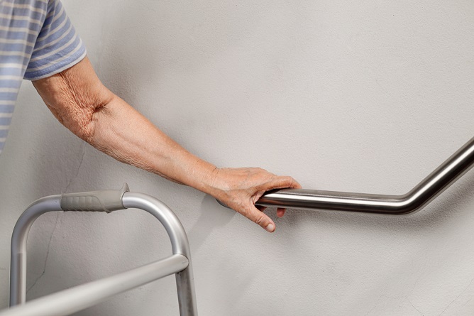 essential-measures-for-preventing-senior-falls